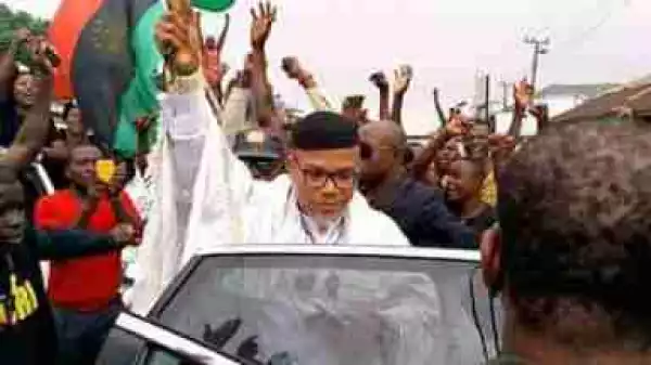 See The Large Crowd That Welcomed IPOB Leader, Nnamdi Kanu In Anambra Today (Photos)